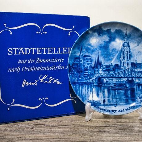 Sammelteller, Städteteller: Frankfurt am Main - Berlin Design - blaues Porzellan  - Made in Germany - mit Karton - 8D1 - TOP Zustand