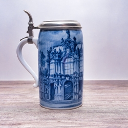 Sammelkrug Berlin Design - Serie: Jubiläumsseidel - Der Dresdner Zwinger- blaues Porzellan - Made in Germany - 9D3 - kleine Mängel