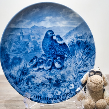 Sammelteller Muttertag: 1982 Rebhuhnfamilie - Berlin Design - blaues Porzellan  - Made in West Germany - 19,5 cm - 8B3 - TOP Zustand