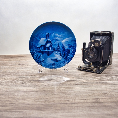 Weihnachtsteller - 1973: Heiligabend am Wendelstein - von Berlin Design - blaues Porzellan - begrenzte Auflage - Made in West Germany (8C3)