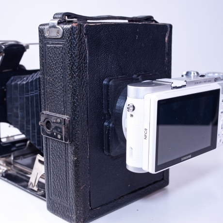 Balgenkamera Umbausatz 9x12 D-Back. Ermöglicht den Anschluss einer Digitalkamera an eine Laufbodenkamera, Plattenkamera bzw. Balgenkamera