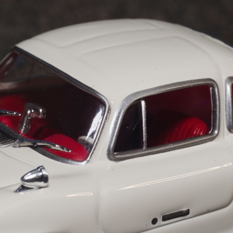 Automodell Mercedes Benz 300 SL - 1954, unbekannter Hersteller, Maßstab  1/50 in TOP Zustand mit Acrylglashaube (leichte Kratzer der Haube)