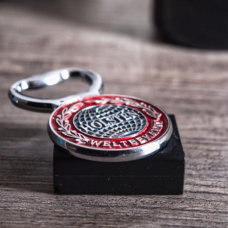 Flaschenöffner Holsten weltbekannt: In jeder Lage, 7 x 4 cm, Metall, mit schöner Alterspatina