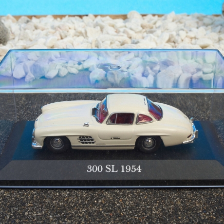 Automodell Mercedes Benz 300 SL - 1954, unbekannter Hersteller, Maßstab  1/50 in TOP Zustand mit Acrylglashaube (leichte Kratzer der Haube)