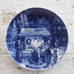 Weihnachtsteller 1988  - Lichte Porzellan, blaues Porzellan, Echt Kobalt,  DDR Produkt - Made in GDR, Porzellan beschädigt, siehe Bilder(8F)