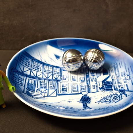 Weihnachtsteller - 1989: Hans Christian Andersen - Das alte Haus - Desiree Denmark Porzellan - Old Copenhagen blue - TOP Zustand (8F)