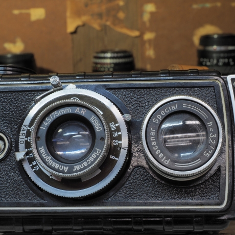 Plascaflex Rollfilmkamera aus den 1950er Jahren in überraschend gutem Zustand. Alles funktioniert. Blende, Verschluss und Sucher geprüft.