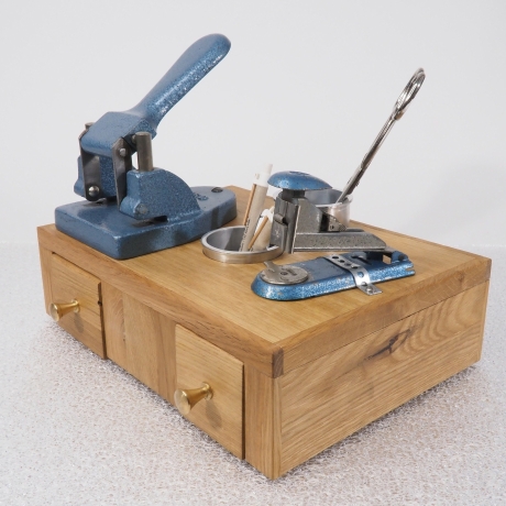 Organizer-Station : Locher, Tacker, Stifthalter, Schubladen  (8C)