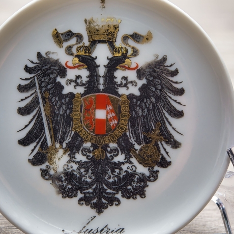 Untersetzer der unbekannten Firma Hassenpflug, Sammelteller - Motiv: Wappen Österreich - schlechter Zustand - VINTAGE- 9B1
