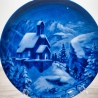 Weihnachtsteller - 1973: Heiligabend am Wendelstein - von Berlin Design - blaues Porzellan - begrenzte Auflage - Made in West Germany (8C3)