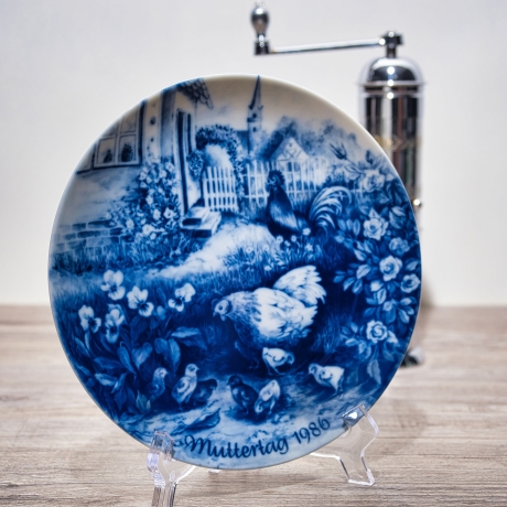 Sammelteller Muttertag: 1986 Hühnerfamilie - Berlin Design - blaues Porzellan  - Made in West Germany - 19,5 cm - 8B3 - TOP Zustand