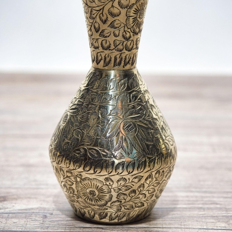 Bezaubernde kleine Messingvase aus Indien von 1989? ,  feinste Gravurarbeiten, glanzpoliert für stilvolle Akzente in Ihrem Zuhause  - H2