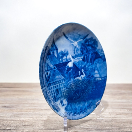 Sammelteller Muttertag: 1977 Storchenfamilie - Berlin Design - blaues Porzellan  - Made in West Germany - 19,5 cm - 8B3 - TOP Zustand