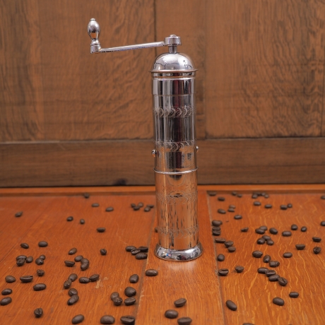 Kaffeemühle, Mokkamühle von ca. 1955, Firma Trösser aus Wuppertal, Modell 205, vernickelt, sehr guter Zustand, voll funktionsfähig