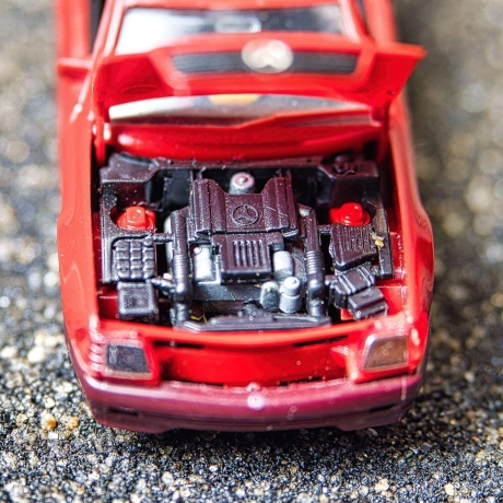 Herpa Mercedes 500SL Cabrio R129 Modellauto in rot; Haube öffnet Hardtop – Maßstab 1:87 – für Mercedes Fans und Modellauto-Liebhaber H0 1/87