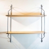 String Regal, Nuten Variante (Lübke, Vitsoe), vollständig restauriert, schwarz lackierte Leitern, 2 Böden inklusive.HxBxT 55cm x 61cm x 20cm
