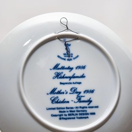 Sammelteller Muttertag: 1986 Hühnerfamilie - Berlin Design - blaues Porzellan  - Made in West Germany - 19,5 cm - 8B3 - TOP Zustand