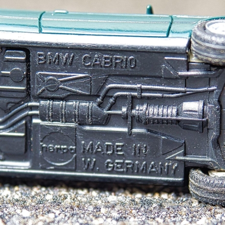 Herpa BMW 3er Cabrio (E30) Modellauto in grün/türkis – Maßstab 1:87 – Sammlerstück mit Mängeln für BMW-Fans und Modellauto-Liebhaber H0 1/87
