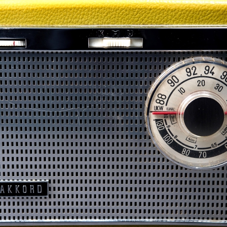 Kofferradio Akkord Motorette Filou L, Rockabilly fifties Style, generalüberholt, mit Netzteil für 110 und 220 Volt (weltweiter Einsatz)
