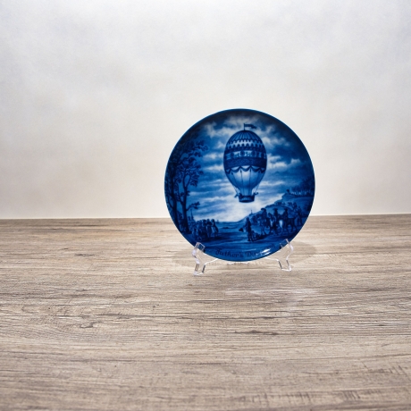 Sammelteller Father's day: 1974 - Aufstieg - Berlin Design - blaues Porzellan - Made in West Germany - 19,5 cm - 9E1 - TOP Zustand