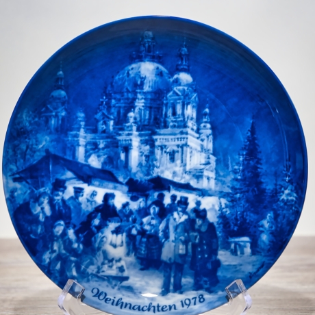 Weihnachtsteller - 1978: Weihnachtsmarkt am Berliner Dom - Berlin Design - blaues Porzellan - begrenzte Auflage - Made in West Germany (8C3)