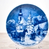 Weihnachtsteller - 1984: Heiligabend in Ramsau - Berlin Design - blaues Porzellan - begrenzte Auflage - Made in West Germany (8C3)