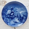 Weihnachtsteller - 1973: Heiligabend am Wendelstein - von Berlin Design - blaues Porzellan - begrenzte Auflage - Made in West Germany (8E3)
