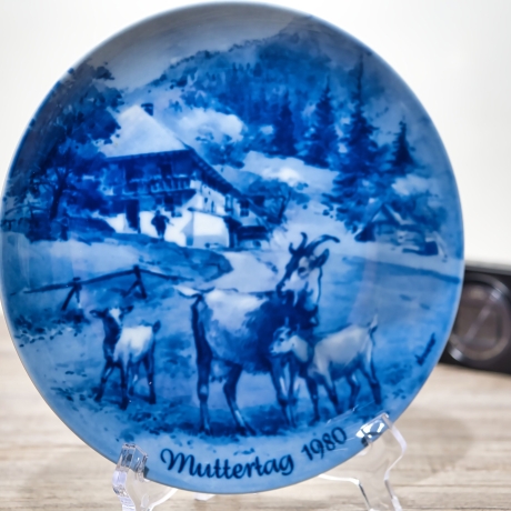 Sammelteller Muttertag: 1980 Ziegenfamilie - Berlin Design - blaues Porzellan  - Made in West Germany - 19,5 cm - 8B3 - TOP Zustand