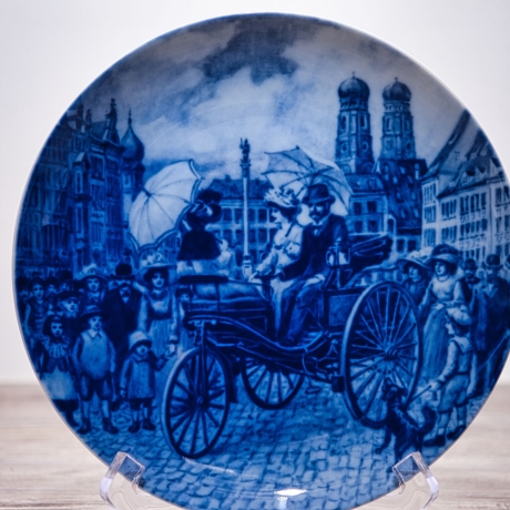 Sammelteller Berlin Design - Serie: Historica - Benz Motorwagen in München 1888 - blaues Porzellan  - Made in Germany - 9D1 - TOP Zustand