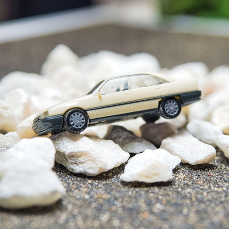 Herpa Opel Omega GLS in weiß, Zustand gut – Maßstab 1:87 – Perfektes Sammlerstück für Opel Fans und Modellbahn-Liebhaber H0 1/87