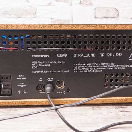 WiFi Tischradio Stralsund von RFT Robotron (DDR) umgebaut mit WIFI Streaming, Bluetooth, Airlino App für Apple iOS und Android - Upcycling