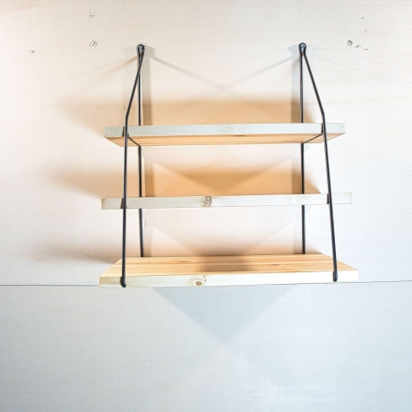 String Regal, Nuten Variante (Lübke, Vitsoe), vollständig restauriert, schwarz lackierte Leitern, 3 Böden inklusive.HxBxT 44cm x 40cm x 18cm