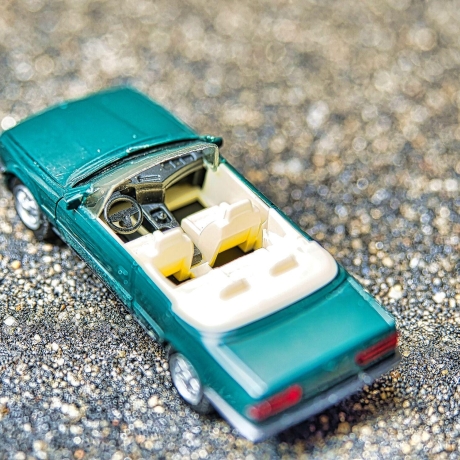 Herpa BMW 3er Cabrio (E30) Modellauto in grün/türkis – Maßstab 1:87 – Sammlerstück mit Mängeln für BMW-Fans und Modellauto-Liebhaber H0 1/87