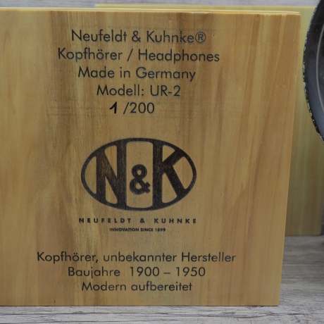 Neufeldt & Kuhnke Kopfhörer, Modell UR2 aus 1900 - 1950, unbekannter Hersteller, modern aufbereitet, mit Holzkiste, limitierte Auflage 1/200