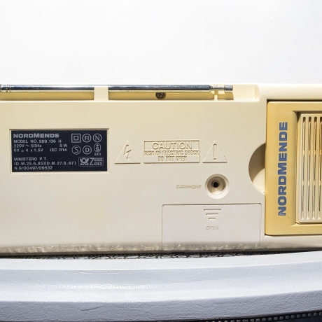 Kofferradio Nordmende Mambo K300,  der Style der 1980er Jahre kehrt zurück. Gereinigt und geprüft.