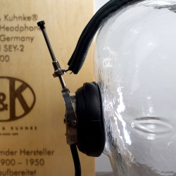 Kopfhörer (Heavy Duty, Outdoor) Neufeldt&Kuhnke, Modell SEY-2 aus ca. 1920, modern aufbereitet, mit Holzkiste, limitierte Auflage 3/200