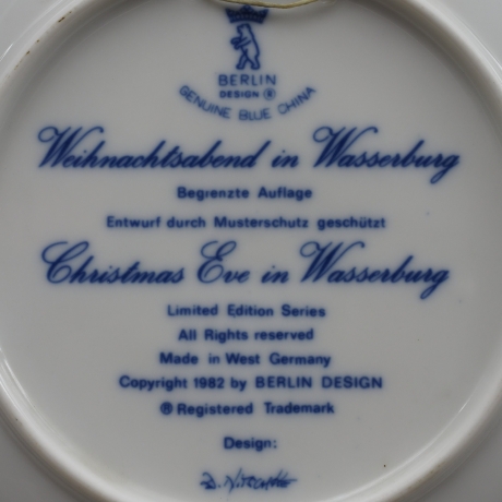 Weihnachtsteller - 1982: Weihnachtsabend in Wasserburg - Berlin Design - blaues Porzellan - begrenzte Auflage - Made in West Germany - (8F)