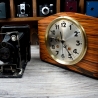 Küchenuhr, Tischuhr mit naturfreundlichem Palisanderfurnier und Funkuhrwerk DCF-77 aufbereitet, persönlich signiert, Einzelstück Zertifikat