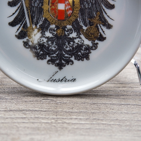 Untersetzer der unbekannten Firma Hassenpflug, Sammelteller - Motiv: Wappen Österreich - schlechter Zustand - VINTAGE- 9B1