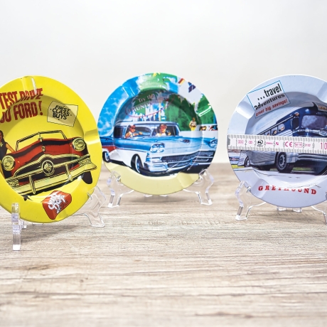 3er Set Blech Aschenbecher, vermutlich 1970er Jahre, 50er Jahre US Werbung (Ford, Genral Motors, Greyhound Bus)  - 9C3