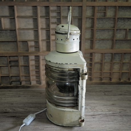 Echte Schiffslampe, Original maritime Ausrüstung, seewasserfest, mit E27 Fassung und elektr. Zuleitung (Stecker, Schalter)  - Upcycling