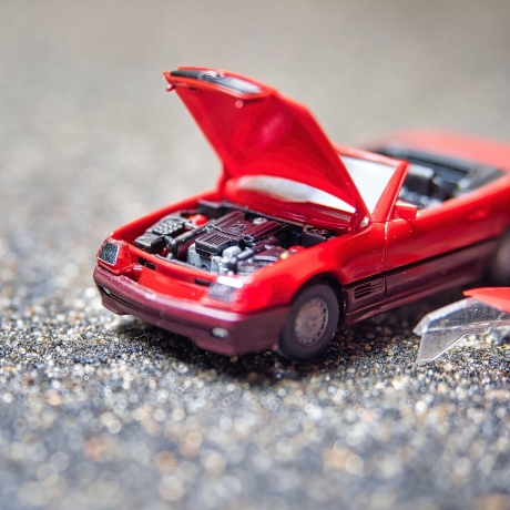 Herpa Mercedes 500SL Cabrio R129 Modellauto in rot; Haube öffnet Hardtop – Maßstab 1:87 – für Mercedes Fans und Modellauto-Liebhaber H0 1/87