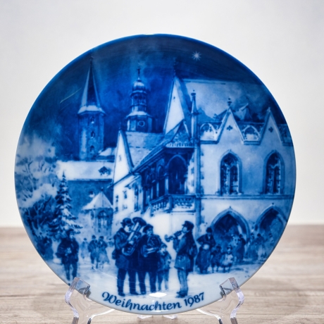 Weihnachtsteller - 1987: Weihnachtsabend in Goslar - Berlin Design - blaues Porzellan - begrenzte Auflage - Made in West Germany - (8C3)