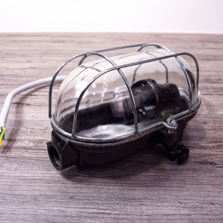 Bakelit Kellerlampe in TOP Zustand mit E27 Fassung, Midcentury Design und Opas Werkraumduft in einem