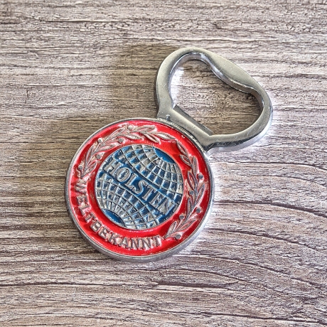 Flaschenöffner Holsten weltbekannt: In jeder Lage, 7 x 4 cm, Metall, mit schöner Alterspatina