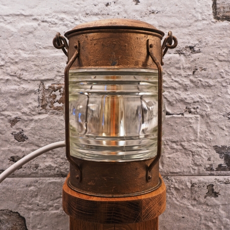Außenwandleuchte, Schiffslampe, maritim, massiver Eichensockel, E14 Fassung, LED Filament Leuchtmittel, Unikat, Upcycling made in Germany