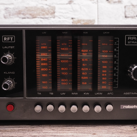 WiFi Tischradio Stralsund von RFT Robotron (DDR) umgebaut mit WIFI Streaming, Bluetooth, Airlino App für Apple iOS und Android - Upcycling
