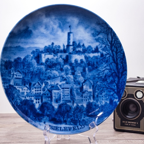Sammelteller, Städteteller: Bielefeld - Berlin Design - blaues Porzellan  - Made in Germany - 9E2 - TOP Zustand