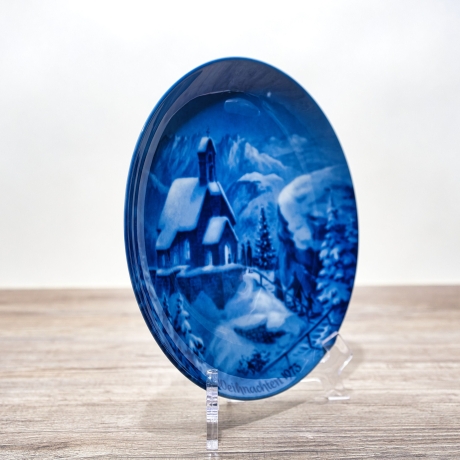 Weihnachtsteller - 1973: Heiligabend am Wendelstein - von Berlin Design - blaues Porzellan - begrenzte Auflage - Made in West Germany (8C3)