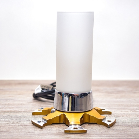 Tischlampe aus einer GoKart Bremsscheibenaufnahme und Resten einer alten Lampe    - Made in Germany  - Unikat mit Zertifikat, für Racefans